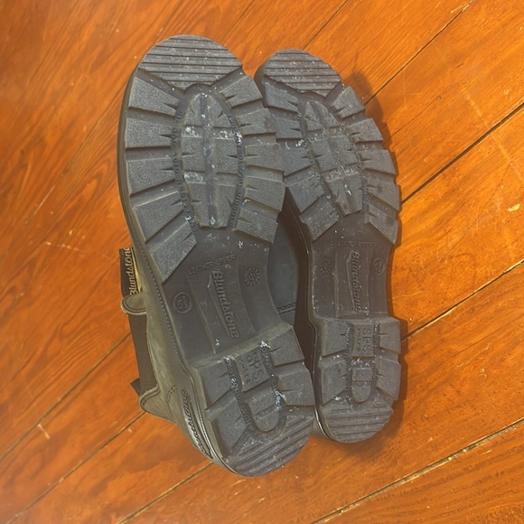 Black blundstone boots - Picture 6 of 7